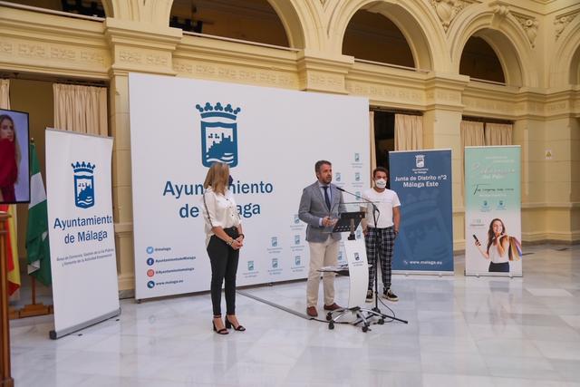 Echeverría del Palo celebrates its first 'Fashion Day' catwalk in which 25 shops participate