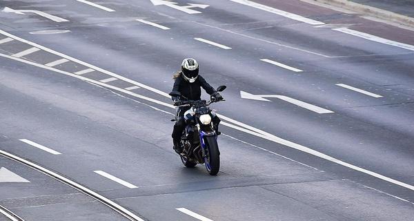 Savez-vous ce que ça fait de rouler à plus de 160 km/h en moto sur l'autoroute ?