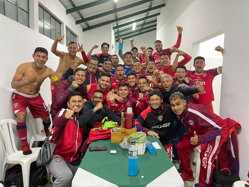 ¡Los Toros hacen fiesta! Jugadores y aficionados de Malacateco celebraron el título ante Comunicaciones