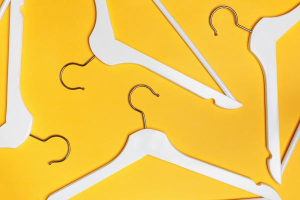 Incredibly useful original uses of your wardrobe hangers