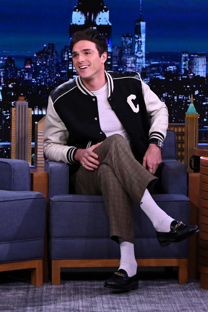 Jacob Elordi on Jimmy Fallon's show or how to convince yourself to wear loafers with white socks once and for all