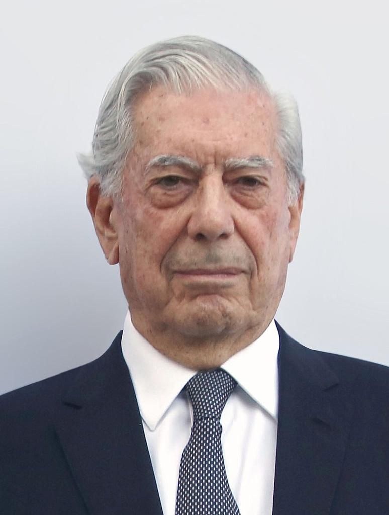 MARIO VARGAS LLOSA SOUS LA COUPOLE 