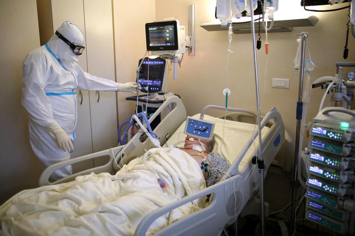 Covid-19 : 29 748 patients actuellement hospitalisés en France dont 3 776 en soins intensifs