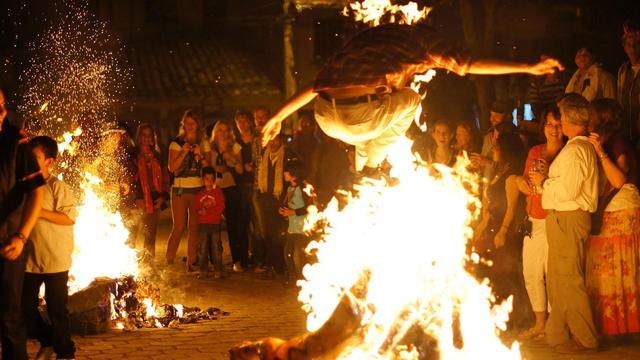 How is the "burning of the Old Year", the Ecuadorian tradition of every December 31