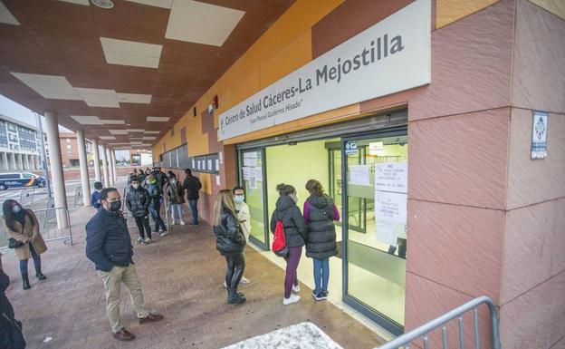 Coronavirus en Extremadura La ómicron triplica las bajas laborales en Extremadura durante diciembre 