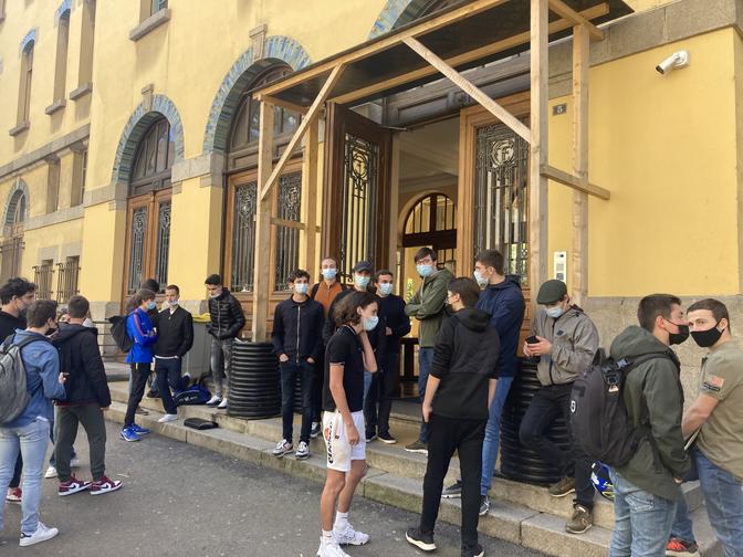 Baccalauréat : en Corse, des lycées bloqués pour réclamer l'aménagement de l'examen en contrôle continu 