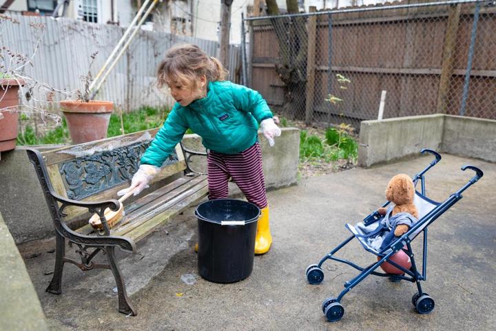 Consejos de limpieza e higiene para mantener la COVID-19 fuera de tu hogar