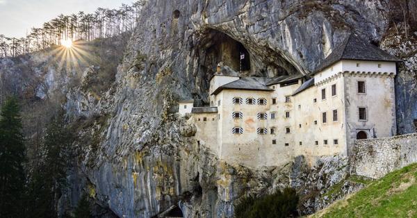 Conoce Predjama, el castillo más grande del mundo construido en una cueva 
