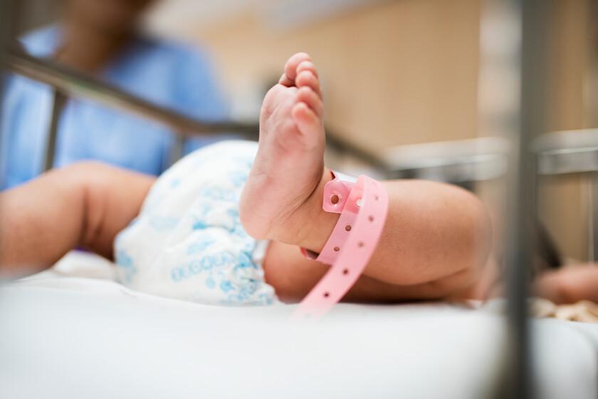 La Seguridad Social presenta retrasos de hasta seis meses en el pago de las prestaciones por maternidad y paternidad 