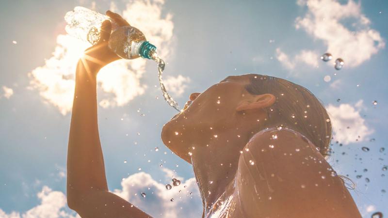 Claves para mantenerse hidratado en días de mucho calor – Nexofin