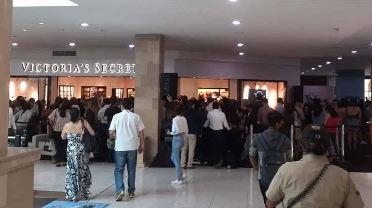 Agglomeration after the opening of the first Victoria's Secret store in Ecuador