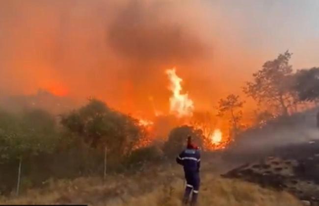 Dos trasladados en Ourense por inhalar humo en el incendio de una casa