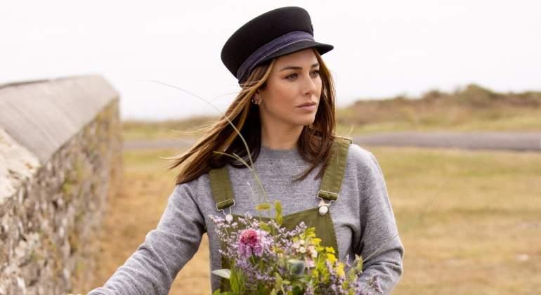 Blanca Suárez becomes a beekeeper for a day thanks to Guerlain Blanca Suárez becomes a beekeeper for a day thanks to Guerlain