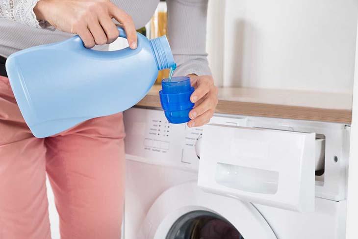 10 astuces pour un nettoyage complet de la machine à laver (pour bien laver vos vêtements)