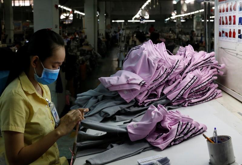 Los fabricantes de ropa asiáticos se trasladan a Vietnam para exportar a EU 