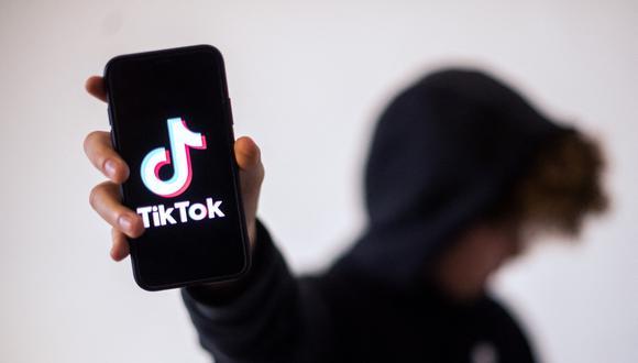 Estafadores fingen ser famosos para obtener dinero de sus fans en TikTok Regalos que se canjean por dinero real Billie Eilish y “La Roca”, entre las víctimas Atraer seguidores con videos de animales