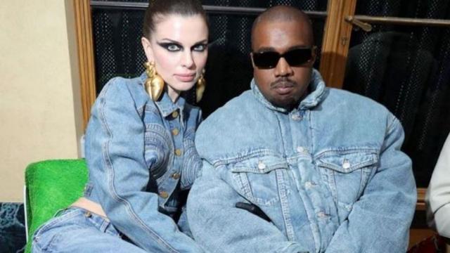 Kanye West y Julia Fox presumen su amor en la Semana de la Moda en París 