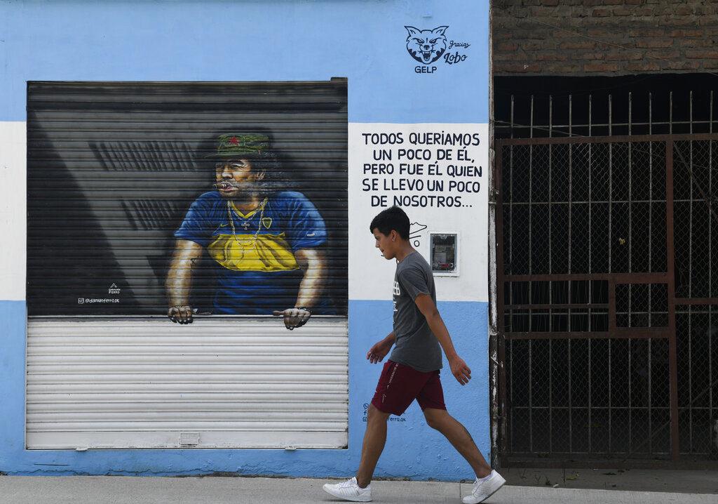 A un año de su muerte, Maradona no descansa en paz