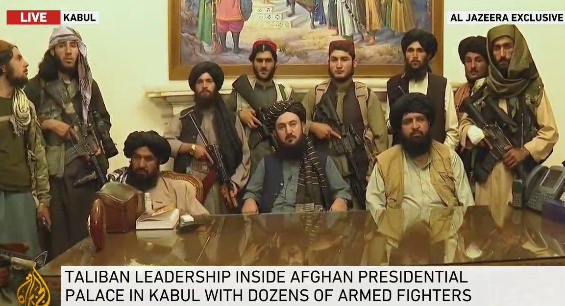 Los talibanes inundan Kabul, el presidente huye y el gobierno afgano se derrumba; Estados Unidos evacua rápidamente