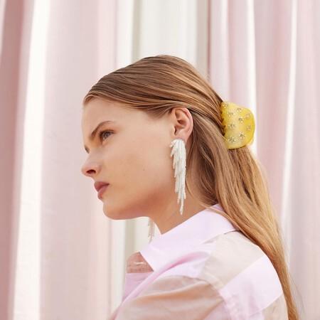 Descubre los accesorios para el pelo que son tendencia y han conquistado a las chicas con más estilo