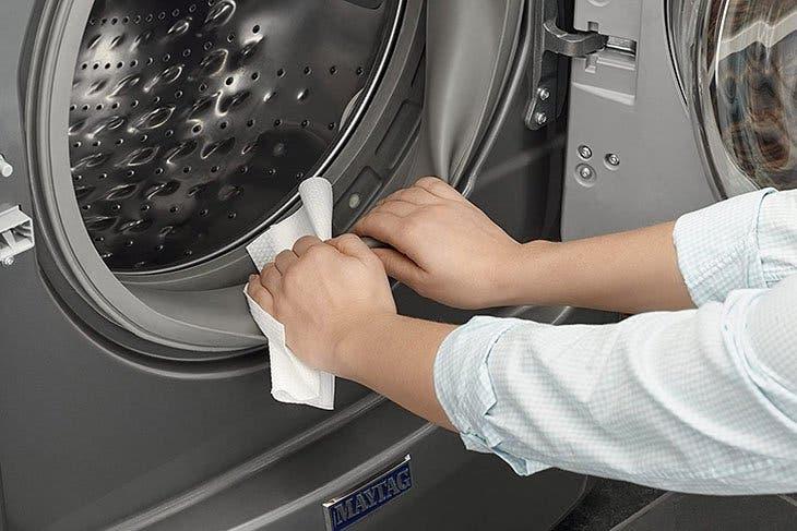 Comment nettoyer la machine à laver et la rendre impeccable : 4 conseils simples