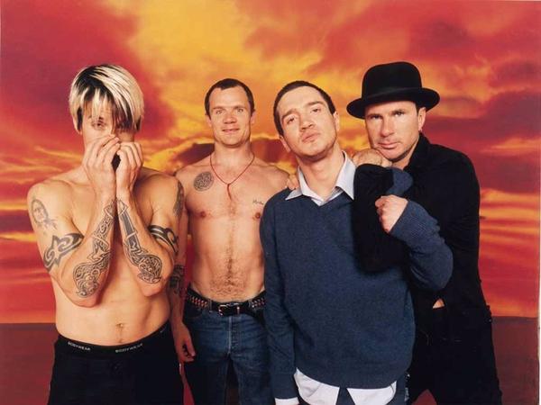 El músculo surfero de Red Hot Chili Peppers sigue tenso