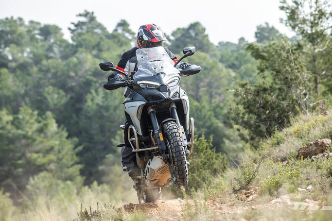 We tested the Ducati Multistrada V4: the trail of the future convinces with 170 hp, MotoGP heritage and double radar with extra safety