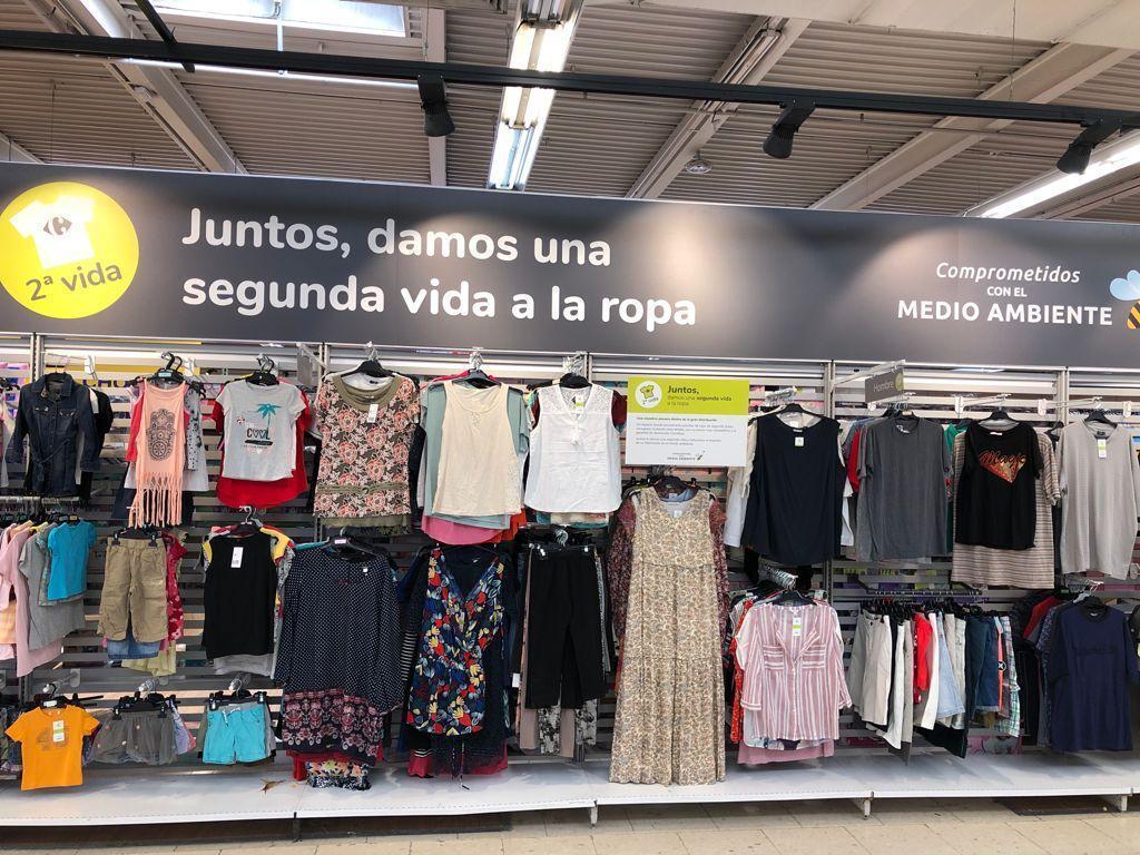 Carrefour y Alcampo: qué ropa de segunda mano venden y a qué precios
