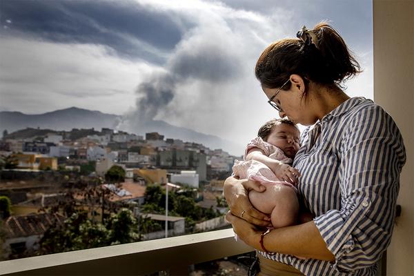 Alma, the daughter of the volcano: "Someday we will tell her that the day she was born was the most beautiful and the saddest at the same time"