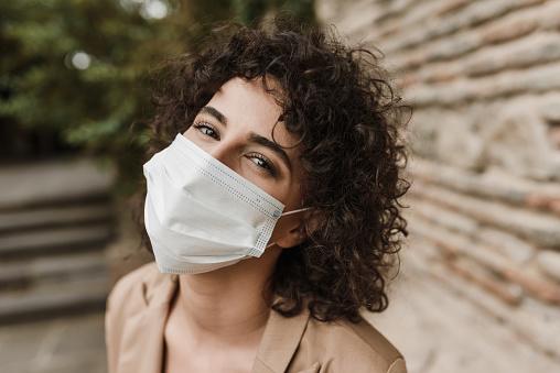 Estudio revela por qué nos vemos más guapos con mascarilla Método usado Resultados