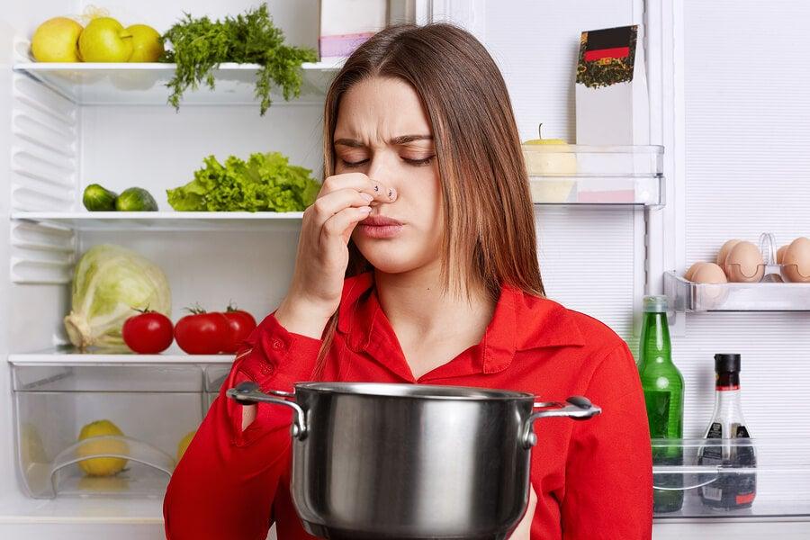 ¿Una cocina que huele mal? 6 maneras de eliminar olores fuertes 