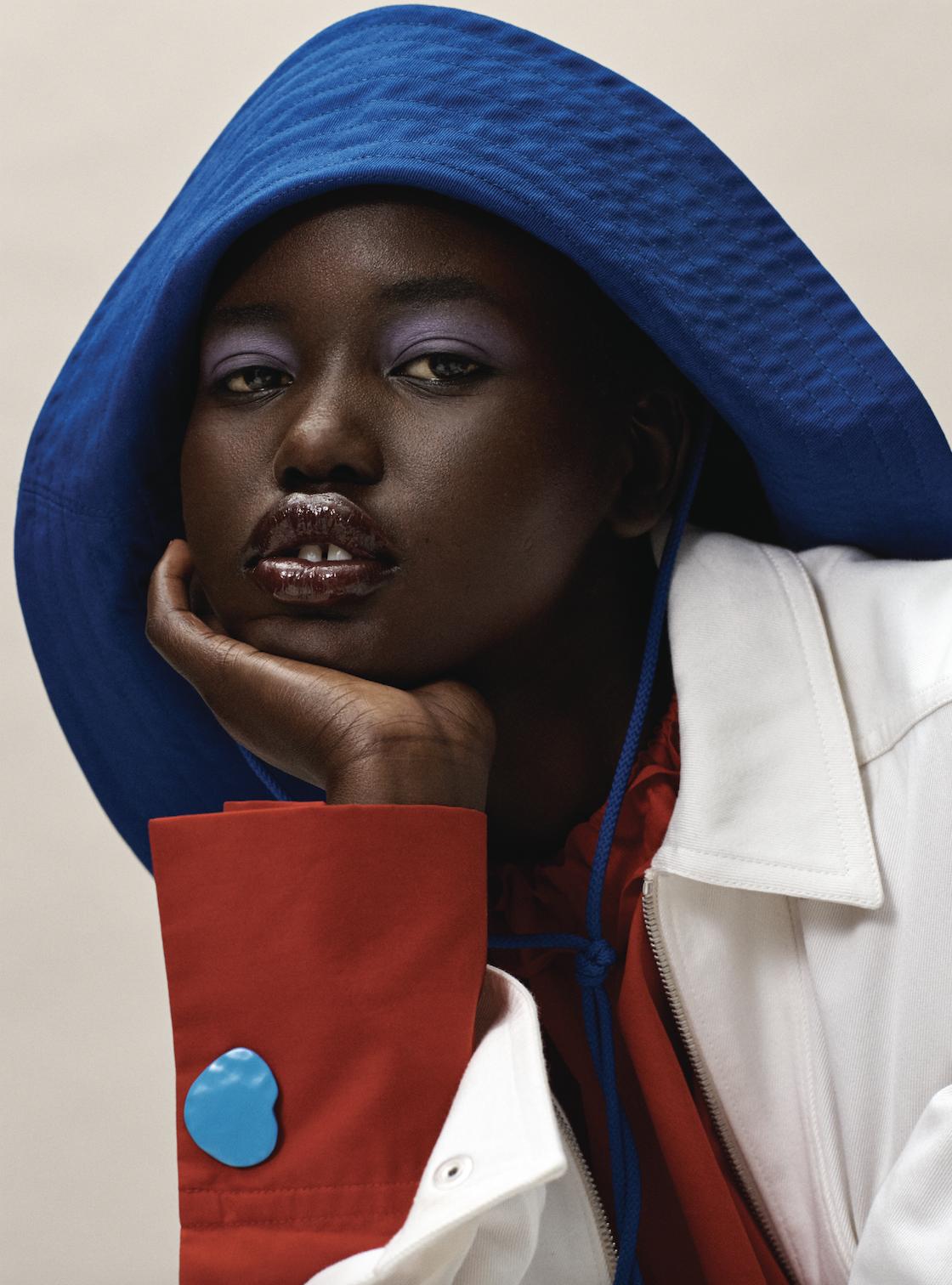 Adut Akech: De modelo estrella a embajadora mundial de la belleza con Estée Lauder