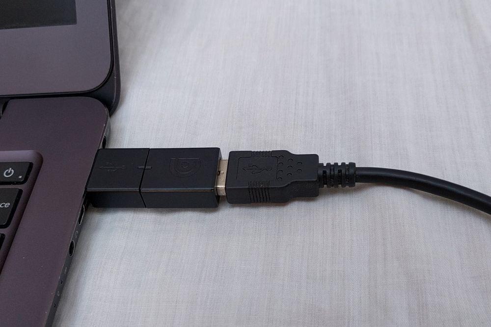 This USB cable erases your computer's data if it becomes unplugged