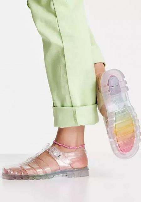 De las cangrejeras a los stiletto: Las 5 sandalias que debes tener en tu armario este verano 