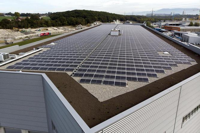 Energie genevoise – Une centrale solaire est installée au Bois-de-Bay