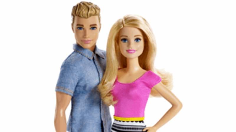 Subastaron en París tres muñecos de Ken, el novio de Barbie, por 6.700 dólares 