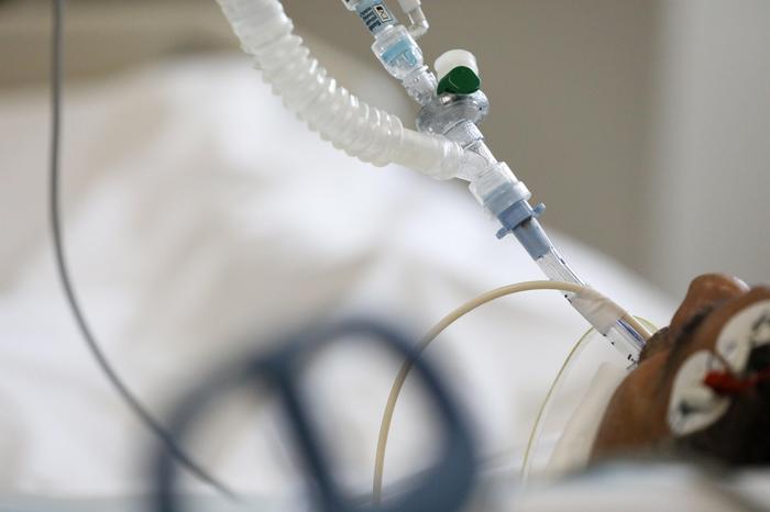 Covid-19 : le nombre d’hospitalisations toujours en légère baisse, 43 patients de moins en 24h 