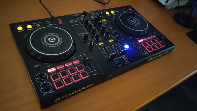 Pioneer DJ DDJ-400, la mejor mesa de mezclas para principiantes