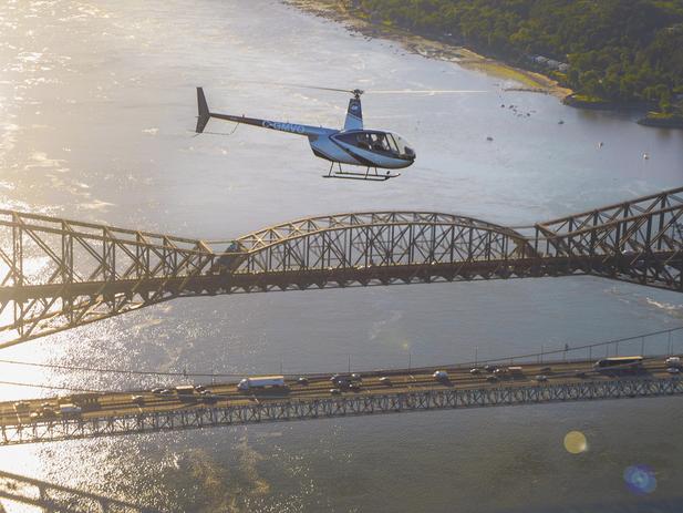 Traverser entre Lévis et Québec en hélicoptère lors des travaux sur le pont Pierre-Laporte 