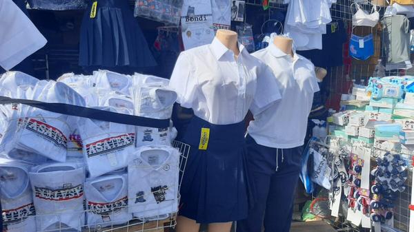 Aumenta demanda de uniformes escolares en el mercado Oriental