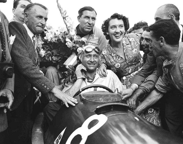 Juan Manuel Fangio, el hombre que domaba los autos - Gentleman MX