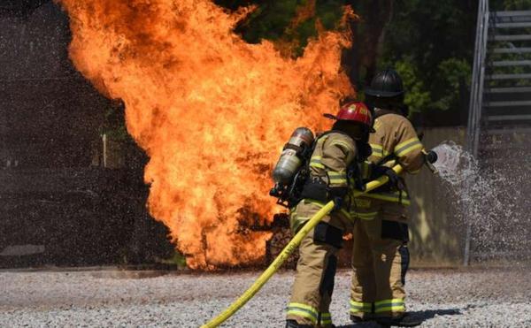 Incendio destruye tienda de 107 años en Carolina del Norte