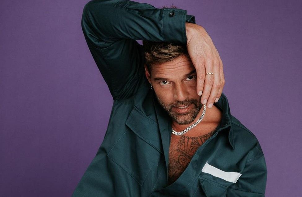 Ricky Martin impacta en desfile de lencería de Rihanna y fans dicen que usa ropa de Harry Styles