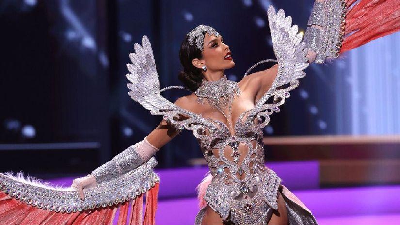 Miss Universo 2021: Janick Maceta homenajeó a la bandera peruana en el desfile de traje típico