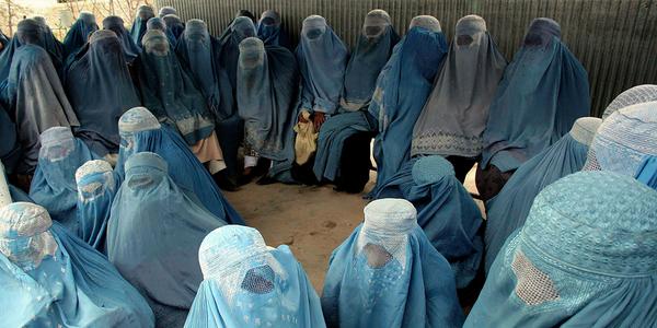 Las 29 prohibiciones que los talibanes imponen a las mujeres