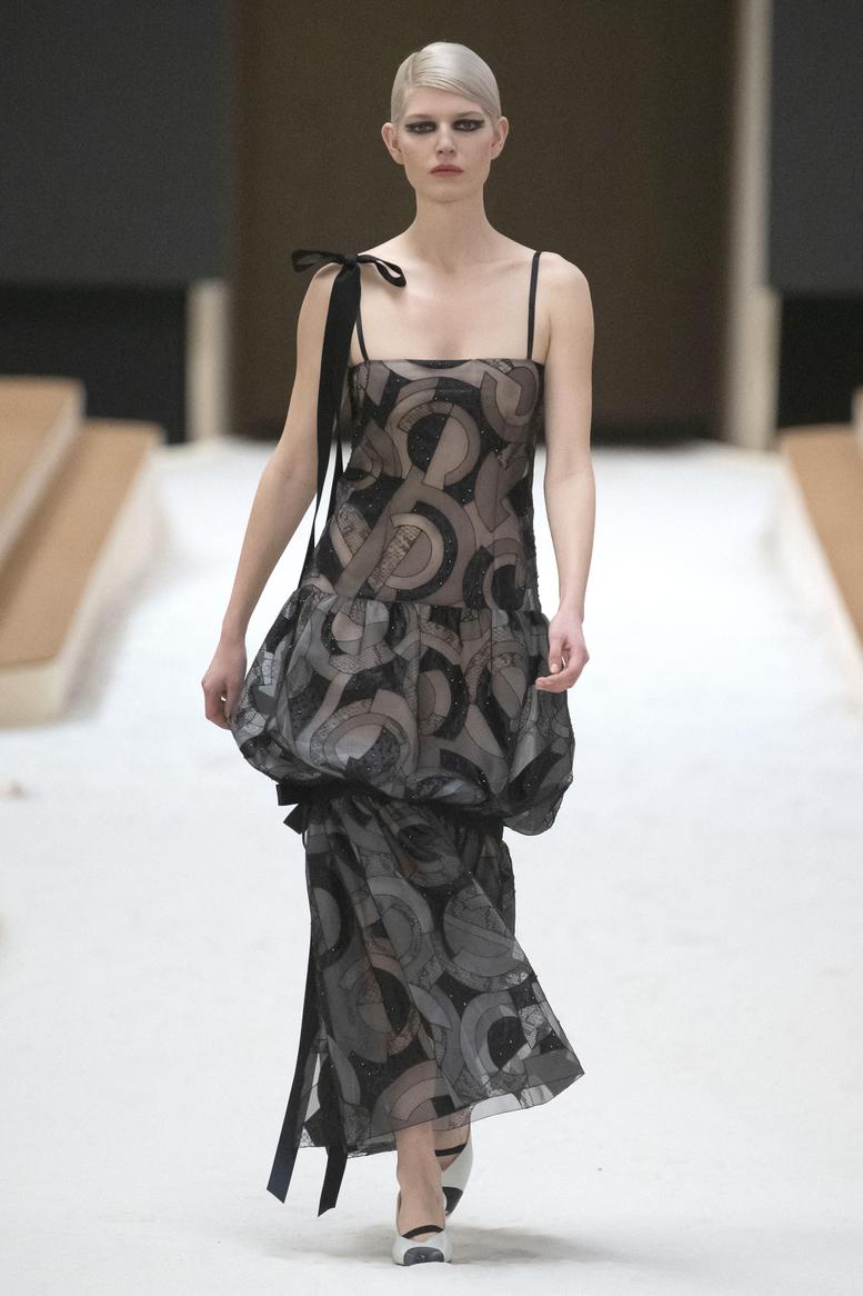 Chanel hizo su magia en la semana de la moda de la Alta Costura en París 