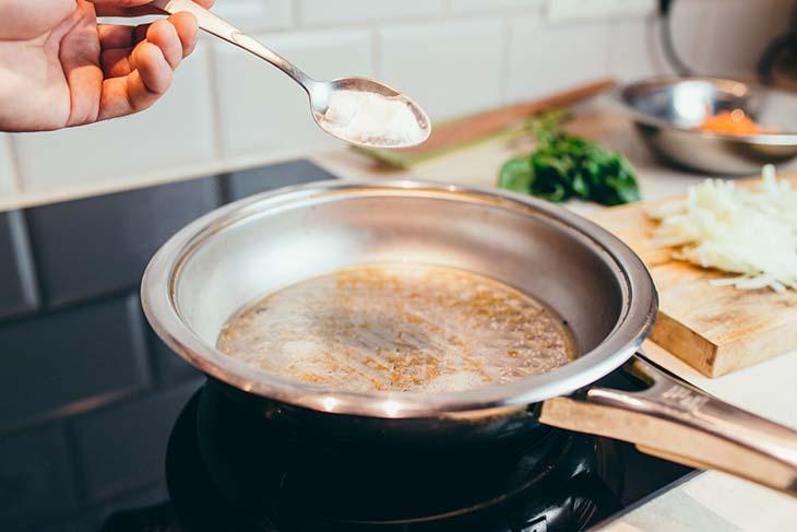 Comment nettoyer une casserole pour la rendre comme neuve ? 8 astuces simples et efficaces