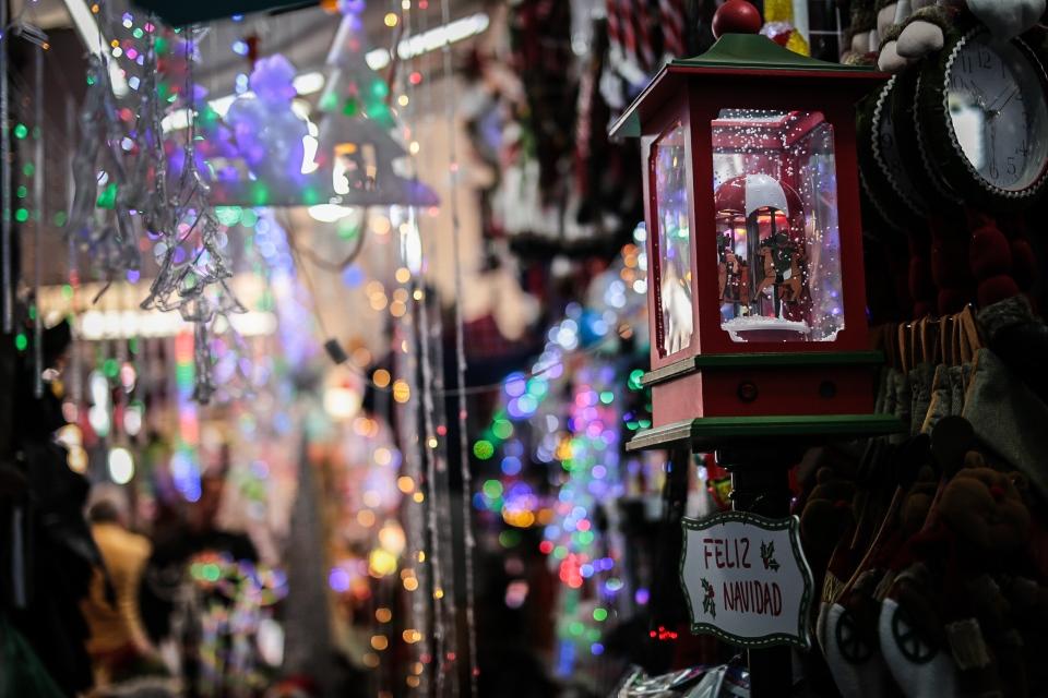 Ferias navideñas: la esperanza de las pymes Ferias navideñas en el centro Un bazar navideño en Las Condes