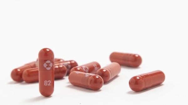 La farmacéutica Merck dice que su pastilla experimental contra la covid reduce a la mitad las muertes 