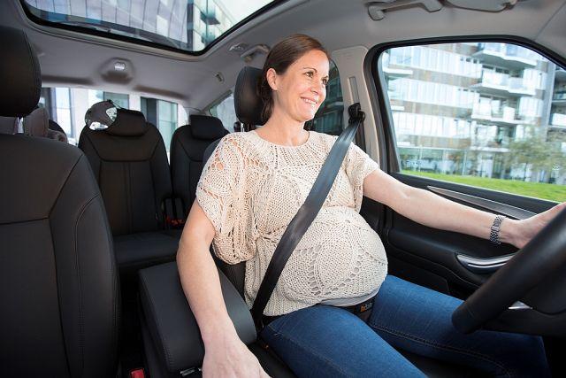 Je k něčemu dobrý těhotenský bezpečnostní pás do auta? 